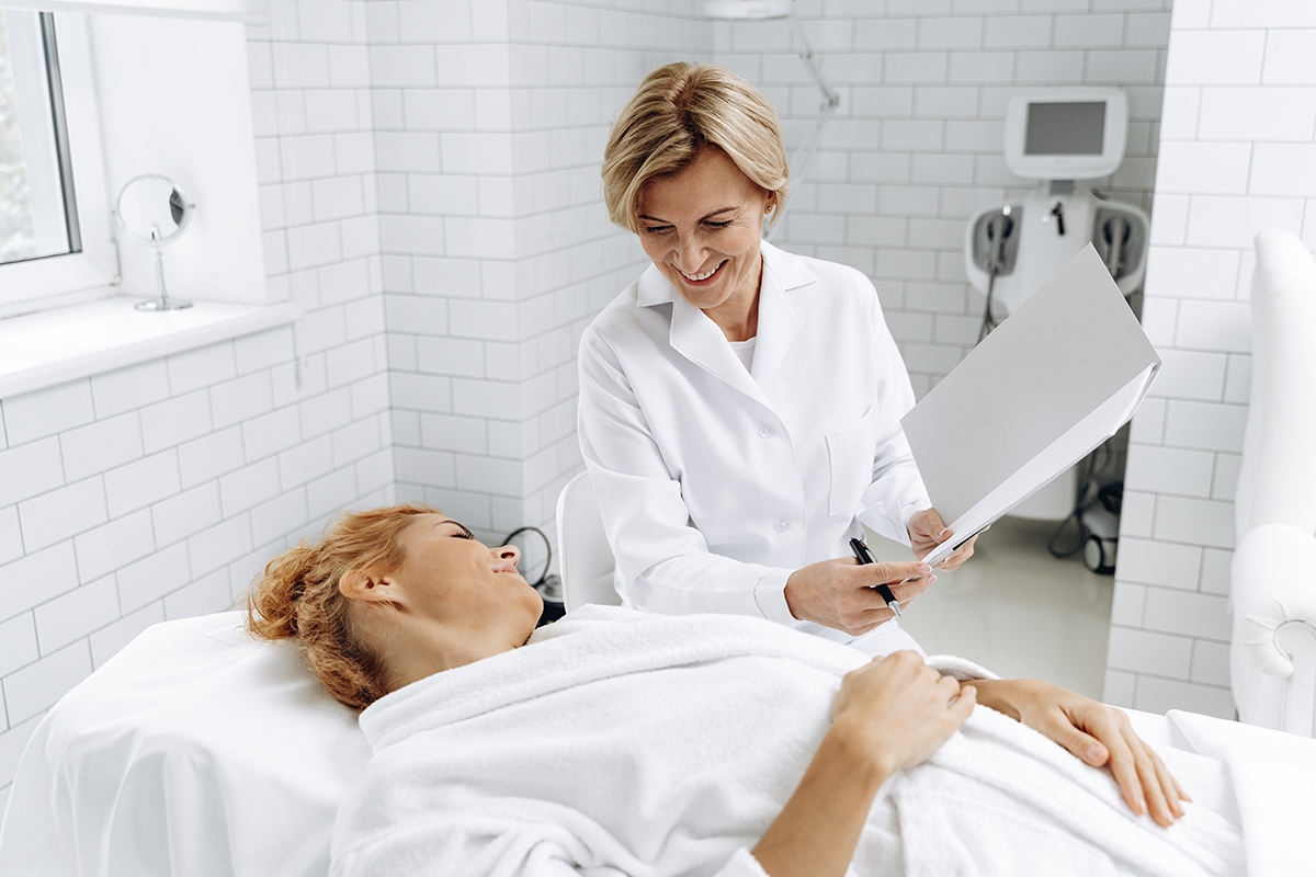 publicidad sanitaria y consentimiento informado en clínica estética